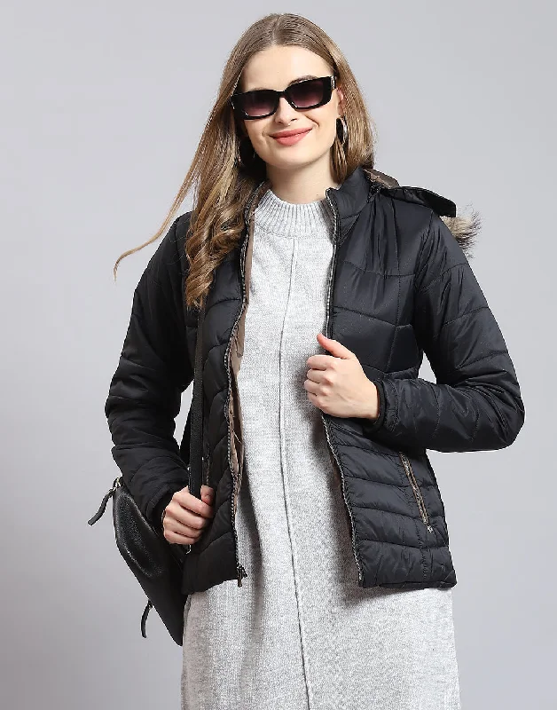 Women Black Solid Hooded Full Sleeve Heating Jacket